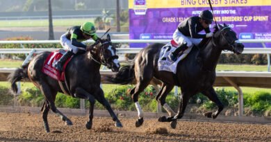 LISTENUPSHANCE gana el Bing Crosby Stakes con Jaramillo