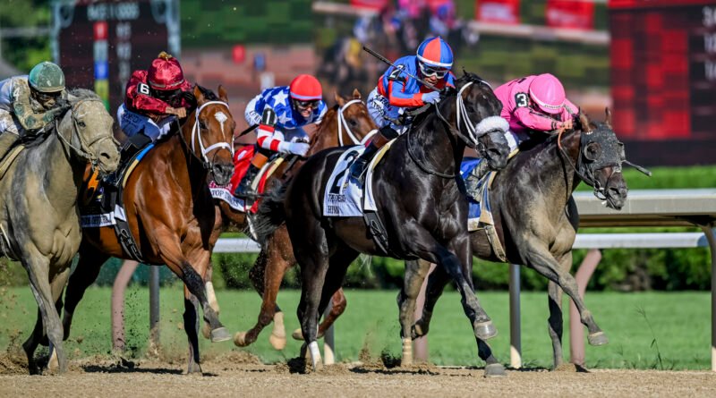HYMN sorprende en el Forego Stakes