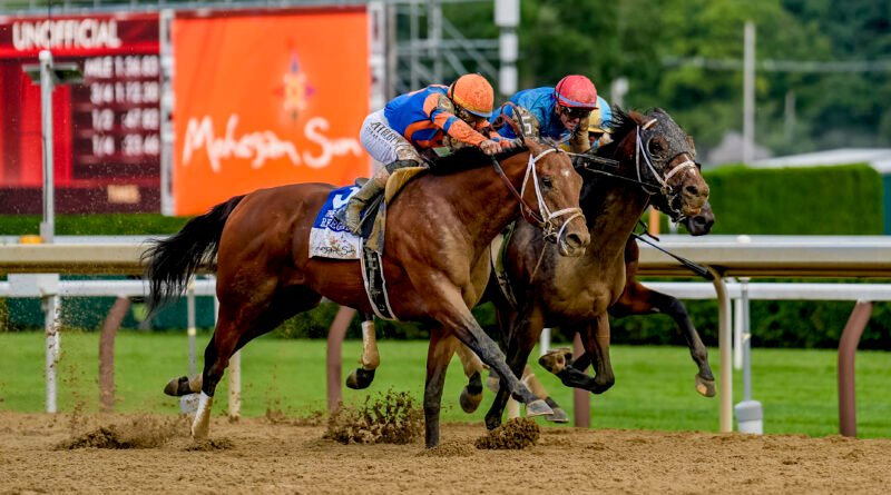 RENEGADE con largo remate se impone en el Jim Dandy Stakes