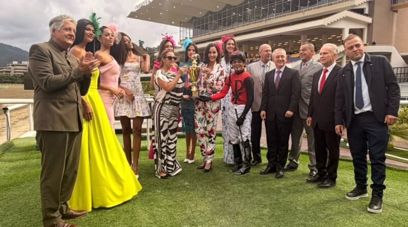 EKATI KING impuso su clase en la Copa Belleza Venezolana EKATI KING impuso su clase en la Copa Belleza Venezolana
