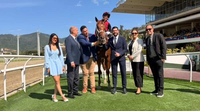 GUN BOLT, hijo de CANDY RIDE debuta con victoria en La Rinconada