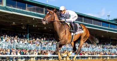 MOVIE NIGHT y Flavien Prat conquistan el Lexus Raven Run Stakes