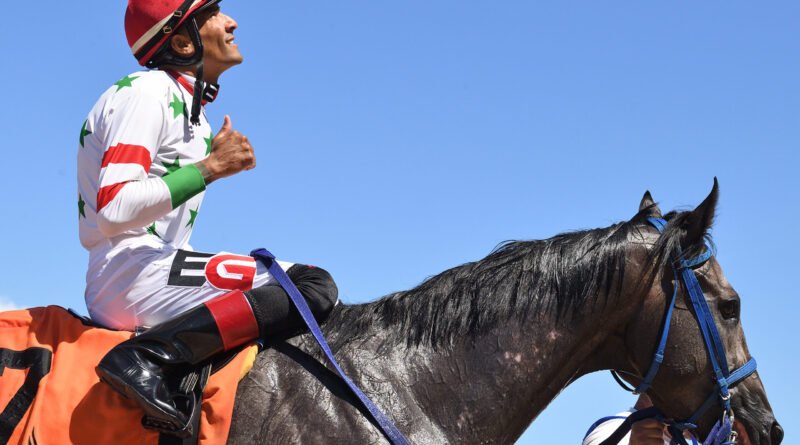 González exhibe su talento como jinete en el escenario nacional de las carreras
