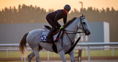 Purasangres y jockeys internacionales luchan por los honores en la clausura del Carnaval