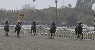 TOUCH OF DESTINY ganó y se quedó con la gatera de la Dirt Mile de Del Mar