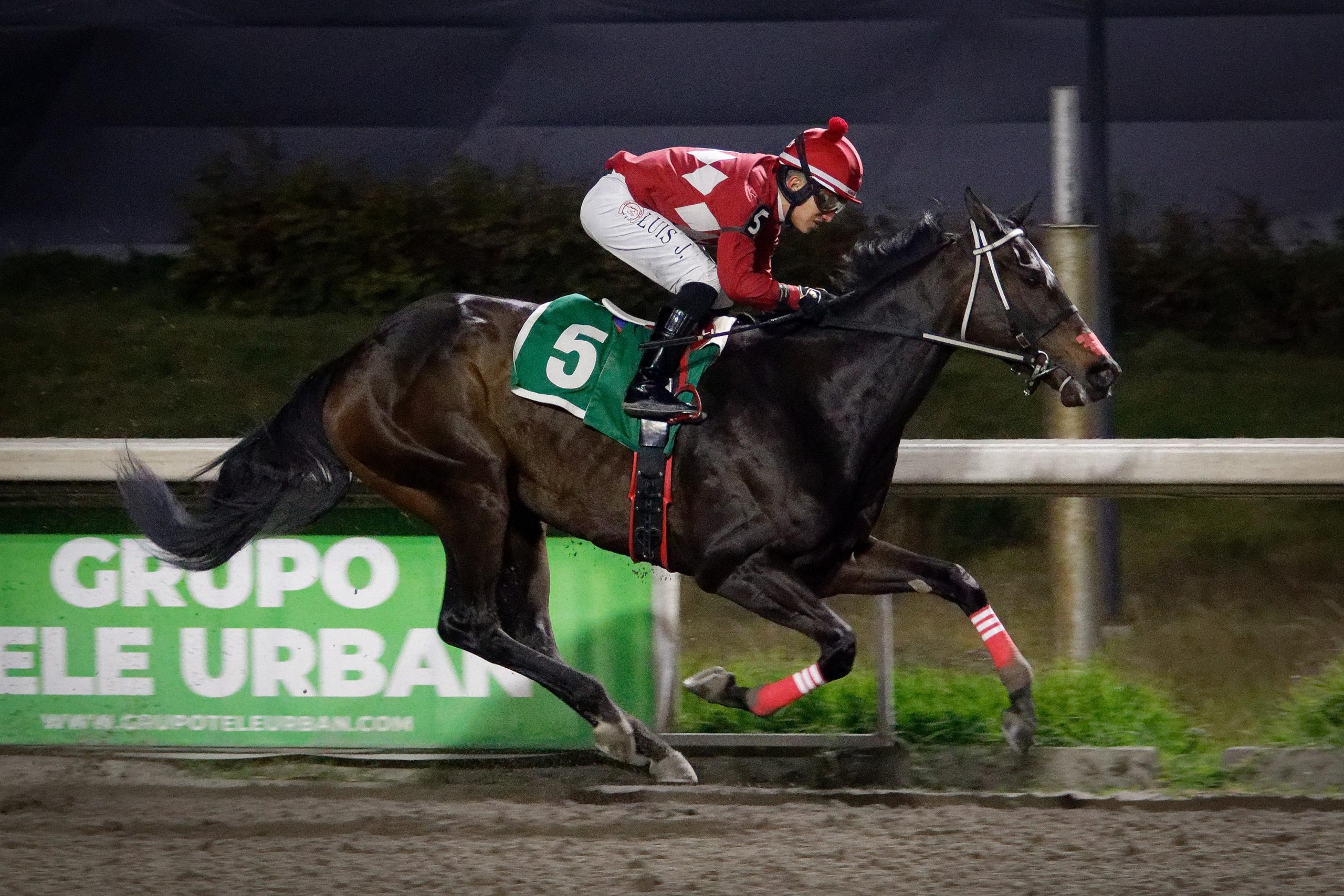 QUERENDONA se quedó con el Clásico Revolución