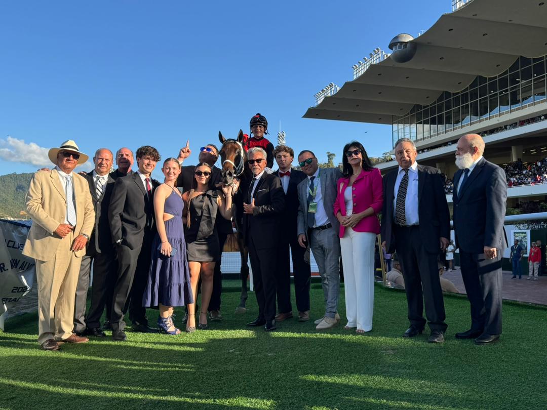 EKATI KING rinde homenaje a su propietario Kelvin Alvarez