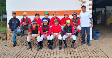 Entrega de dotación en la escuela de jinetes del Hipódromo Rancho Alegre Entrega de dotación en la escuela de jinetes del Hipódromo Rancho Alegre