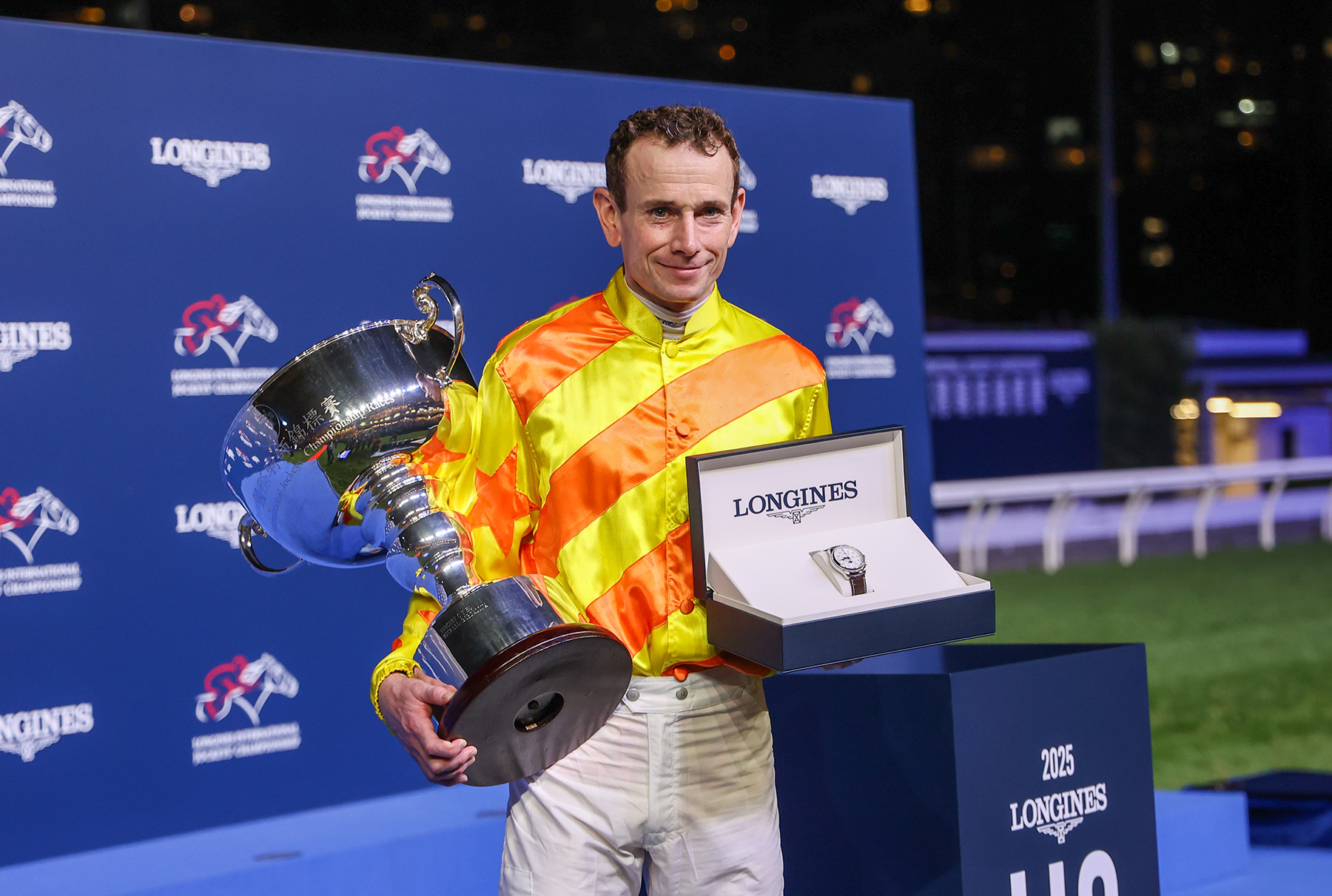 Ryan Moore regresa con victoria en el tercer Campeonato Internacional de Jockeys LONGINES