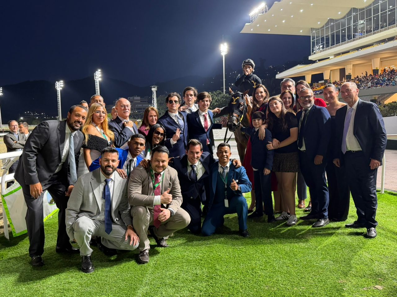 SPECIAL ELEMENT muy cómodo en el Clásico Junior Alvarado