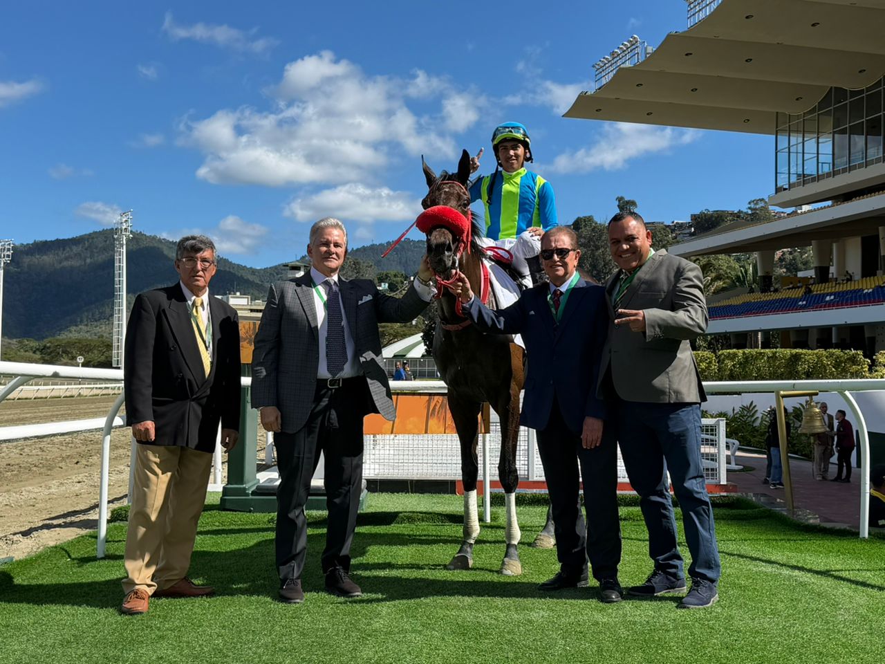 FOREVER BEATRIZ rompe el celofán en el Clásico Andrés Bello