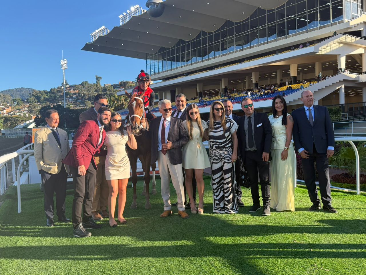BANDERAS cómodo en el Clásico Francisco de Miranda
