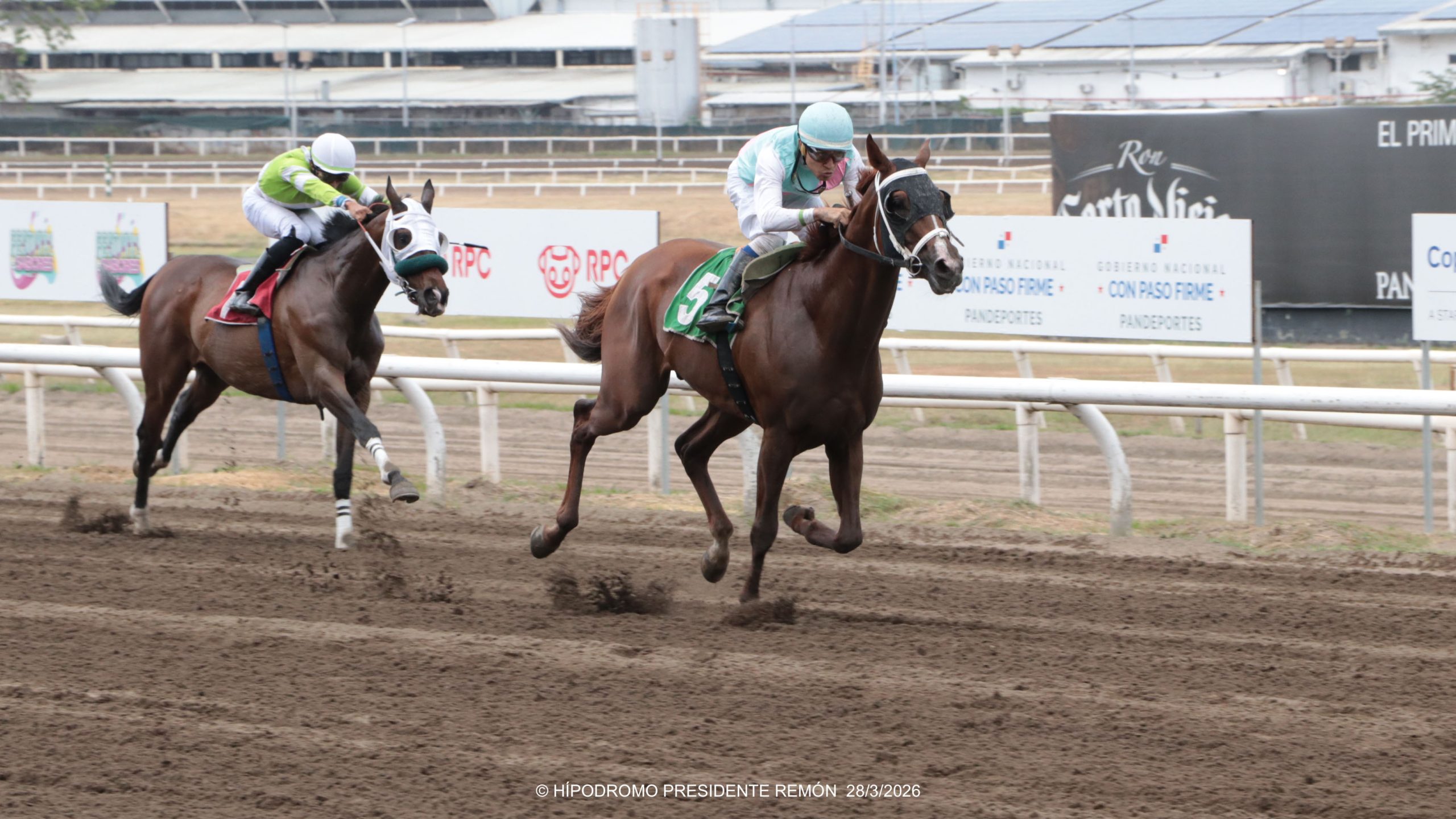 SOL CATIRE BELLO responde con autoridad en el Handicap 50 Aniversario de la Promoción 1976 de la Escuela República de Ecuador