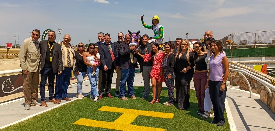 LADY ROSSY derrota a PAPRIKA en el Clásico Alcaldía Bolivariana