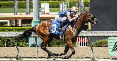 LATER THAN PLANNED supera al favorito TRACK TIGER en el John Shear Stakes