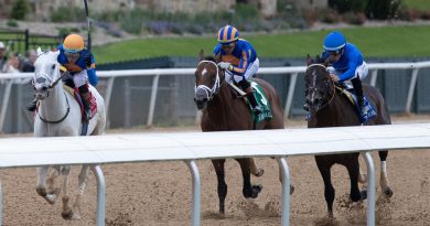 WHITE ABARRIO derrota a SOVEREIGNTY en el Oaklawn Handicap con JOURNALISM tercero